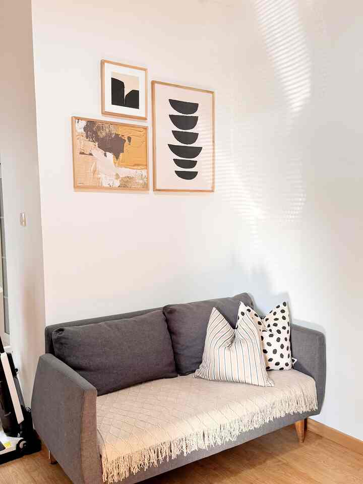 Aku mau spill 5 barang nih yang worth it untuk rumahmu !
1. Sofa : ukurannya pas banget untuk rumah mungil, compact nyaman digunakan harganya juga terjangkau
2. Kitchenset : ga repot costum kabineg, looksnya estetik harganya juga murah dikantong bisa disesuaikan dengan budget dan kebutuhan
3. Meja kerja : ga cuma bisa jadi spot kerja, desainnya yang estetik bisa dijadikan rak pajangan juga
4. Divan anak : ini sih cocok banget buat kamar mungil, storage bya banyak udah gitu divannya bisa dijadikan meja belajar juga
5. Rak sepatu : umurnya udha 5tahun loh, awet banget carpot jadi ga berantakan sandal-sandal masuk rak semua

Semoga menginspirasi ya 🫶🏻


#Top5BestBuy #RekomendasiProduk #AmbassadorPick #ProdukReview #ProdukHomeDecor #LivingRoom #Kitchen #KamarTidur
