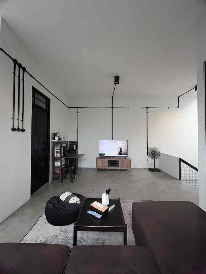 Living Room Lt2 - Day & Night 

#ruangkeluarga #ruangtelevisi #industrial #listrikekspose #Sofa #lantaigranit #homedecor