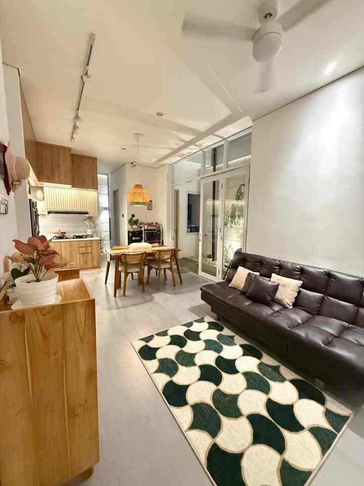 Living room nyambung ke dapur? Why not!

Tanpa sekat, semuanya keliatan lega dan terang.
Enaknya open space gini, masak sambil ngobrol di sofa pun bisa banget.

#BTNOAS11 #RumahOpenSpace #RumahTanpaSekat #OpenSpaceLiving