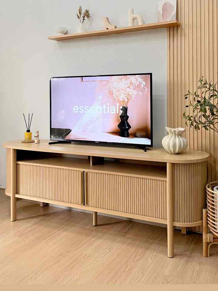 Top 5 best buy dirumah.shacca

Slide 1 : Meja TV favorit, alhamdulillah setelah 5 tahun akhirnya bisa ganti meja tv , designnya Japandi.

Slide 2 : Lemari foyer ala Japandi, temanya sesuai dengan tone rumah, pintunya model slide sehingga lebih minimalis

Slide 3 : Pemilihan lantai vinyl baru, dengan Taco 300 perform - Chicago Oak, ruangan jadi lebih terang dan warm

Slide 4 : Olive artificial, sangat less maintenance dan mudah dipindah kemana mana, membuat ruangan makin cantik nyaman dan segar

Slide 5 : Bench sofa yg bisa dimultifungsikan untuk area penyimpanan barang dan sepatu, custom menggunakan kayu jati agar lebih tahan lama

#MejaTV
#Top5BestBuy
#RekomendasiProduk
#AmbassadorPick
#TheBestBuy
#InspirasiMejaTV
#InspirasiFoyer
#InspirasiLantaiVinyl
#InspirasiBenchSofa

