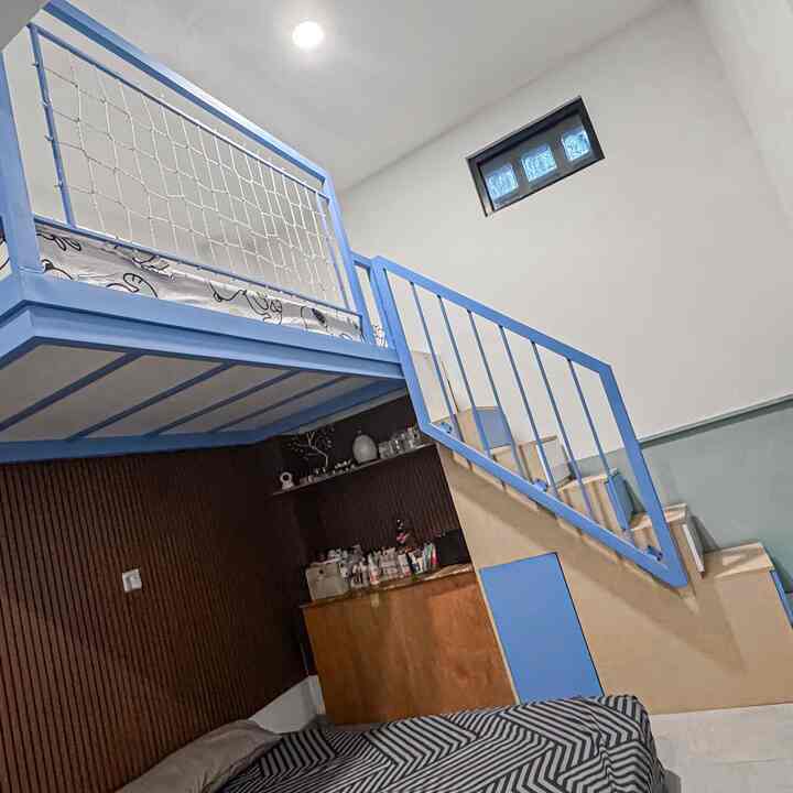 New kids room ✨
Finally the long-awaited bunkbed is ready, my child can't wait for his room to be ready soon.

Mom gave a climbing area and a study table with several bookshelves and hotwheels to beautify the room.

The playroom is so cute that it feels like a playground🥰🤭

#kidsroom #playroom #RekomendasiProduk
#AmbassadorPick #HomeDecorTips #CozyHomeVibes
#MinimalistLiving #RoomMakeover
#InteriorInspo #HomeStyle
#PracticalDecor
#SmallSpaceBigStyle
#AestheticHome
#FunctionalFurniture