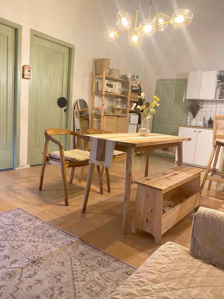 Night vibes
Memberikan kesan hangat dan nyaman dengan memakai hiasan lampu warna warm white 🤎🤍 #Lampudinding #lampugantung #mejamakanminimalis  #catrumah #livingroomideas #dekorasilivingroom #stylinglivingroom