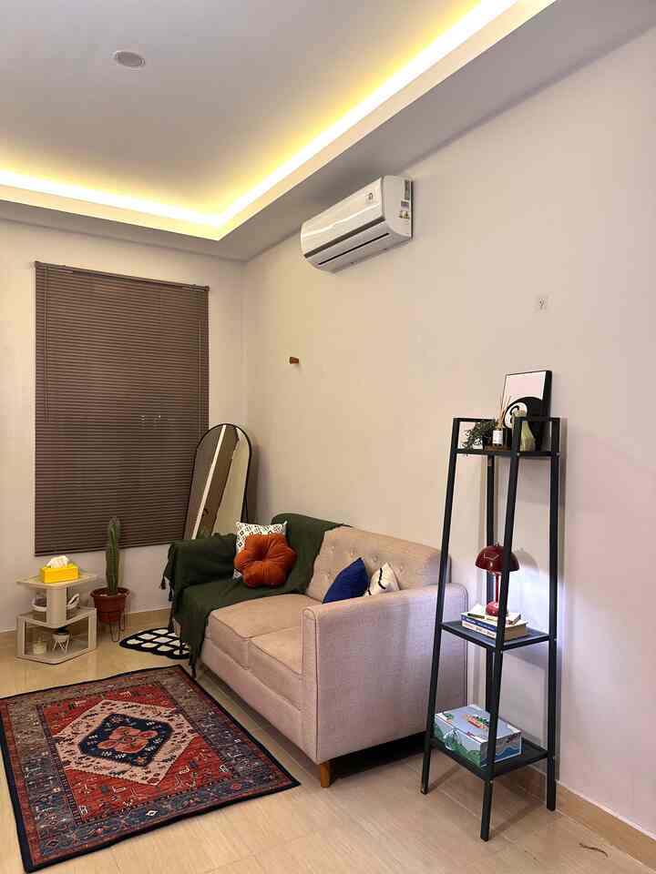 5 Barang Best Buy Versiku Kali Ini! ✨
Bener-bener bikin rumah makin cozy dan estetik!

1. Cermin Arch - bikin ruangan terlihat lebih luas dan jadi spot buat foto ootd.
2. Karpet - jadi lebih hangat dan nyaman buat santai di lantai.
3. Keset - kecil tapi penting! Bikin lantai tetap bersih dengan motifnya yang kece.
4. Selimut Sofa - cocok buat nonton sambil nyantai, plus jadi dekorasi tambahan.
5. Rak Susun - solusi penyimpanan anti-ribet, bikin rumah lebih rapi.

#sofaminimalis
#karpetruangtamu 
#venetianblind
#raksusun
#selimutsofa
#keset 
#sarungbantal
#CatRumahMinimalis
#Top5BestBuy
#RekomendasiProduk
#AmbassadorPick
