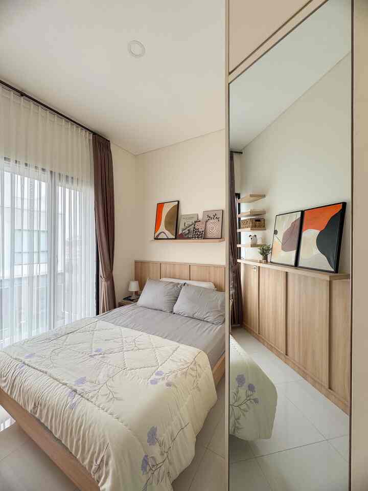 Nyicil dekorasi untuk kamar sedikit-demi sedikit.
Masih belum nemu yang ‘klik’ gimana, tapi gapapa kan namanya juga masih menyesuaikan dan belajar. Yang penting suka sama dekorasi dan tampilan kamarnya😍
#InspirasiKamarTidur
#DekorasiKamarTidur
#InspirasiDivanKasur #KamarTidurUtama #InspirasiKodeHPLKamarTidur