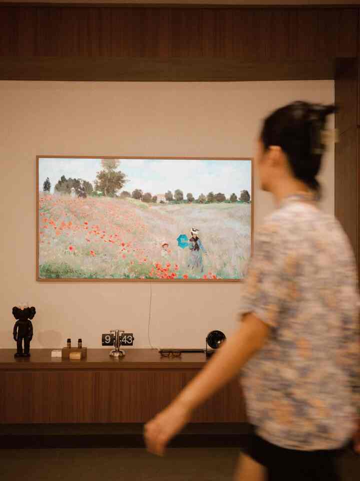 top 5 best buy

1. TV yang kami punya selain berfungsi untuk menonton acara favorit, tapi bisa juga dijadikan mode lukisan
2. Sofa dengan ukuran 3m x 1,8m ini sangat pas untuk ruang tamu kami. biasanya tamu yang datang juga suka ketiduran disini🤭
3. Air purifier dengan jangkauan 81m³ ini mampu menetralisir udara ketika saya sedang memasak
4. Robot vacuum benar-benar penolong untuk saya yang terkadang suka malas nyapu + ngepel. rumah jadi tetap bersih tanpa perlu tenaga manusia
5. Rice cooker dengan banyak pilihan mode tentu sangat memudahkan dalam memasak

#samsungtheframe
#jamestetik
#top5bestbuy
#rekomendasiproduk
#ambassadorpick
#livingroomaesthetic