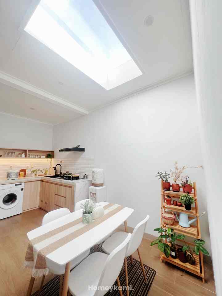 Dining room idea 🥰
Senada dengan kitchen set, kami menggunakan furniture bernuansa white and wood dilengkapi dengan sentuhan hijau dari tanaman hijau yg menambah kesan segar 🥰


#inspirasidiningroom #raktanaman #lampudownlight #mejamakan #tanamanindoor