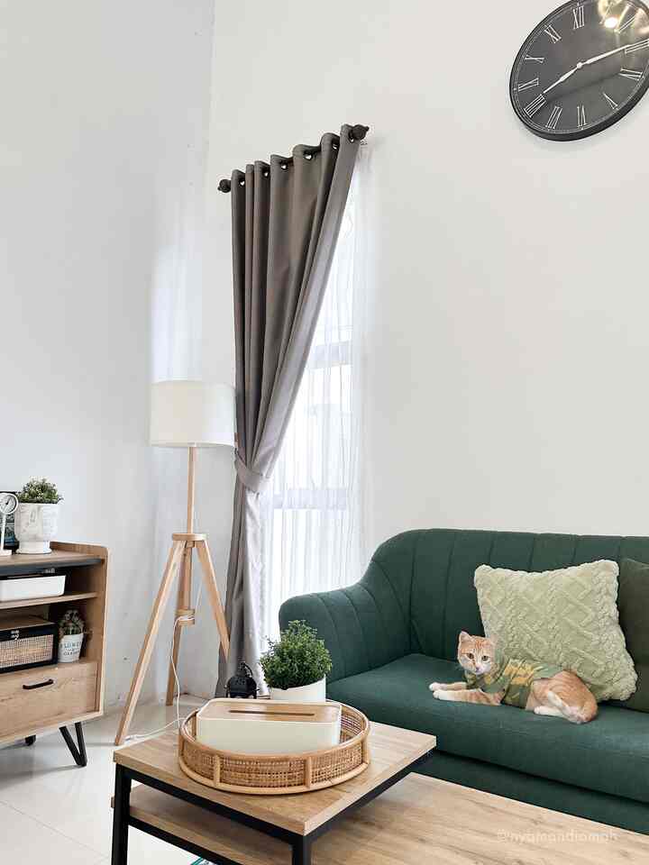 2 spot favorit di rumah dan item favorit:

🍃 Living room: JUN Sofa Seater (green) & Roxette Square Stool (mint) 

🍃 Kitchen: hampir semua item dekoratif di dapur segaris @nyamandiomah adalah favorit, terutama yang berwarna kombinasi putih dan coklat kayu. 

#nyamandiomah #livingroom #livingroomdecor #ruangtamuopenspace #sofa #sofaseater #Dekoruma #kitchen #kitchenware #dapursegaris #dapurminimalis
