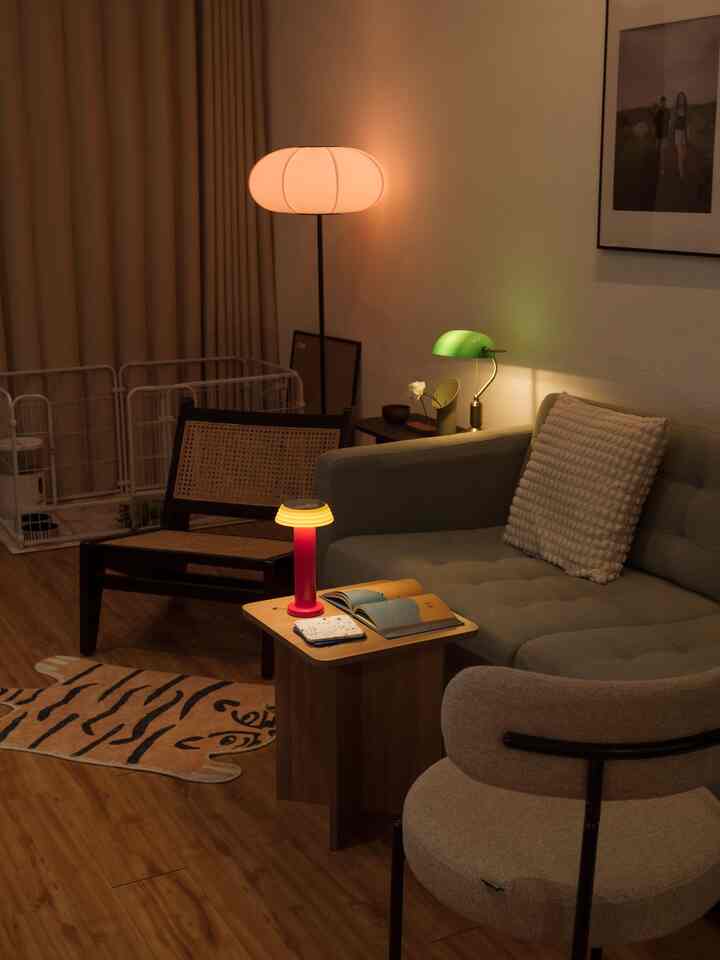 This living room is getting cozier. Makin betah ada di sini buat istirahat sambil nonton atau main game.

#kursijati #kursimakan #tablelamp #livingroom #livingroominspiration #roomdecorideas #homedecor