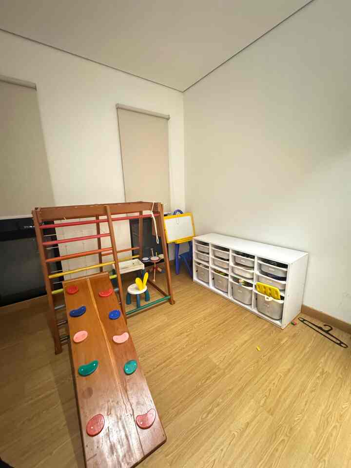 Ruang bermain anak, untuk mengoptimalkan dan menstimulasi perkembangan anak, kami memutuskan untuk membuat ruang bermain agar dengan menyediakan ruangan khusus  dan mendorong fokus anak untuk bermain

#ruangbermain #kamaranak #kamarbermain #montessori #anak #ruanganak
