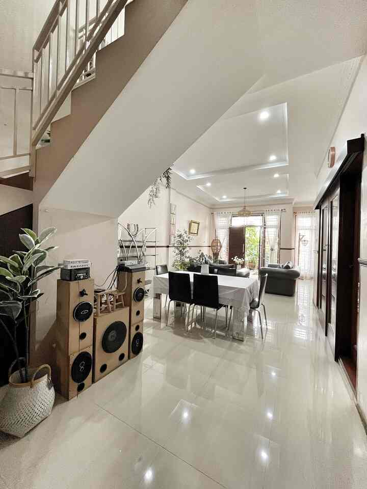 Meski rumah kecil, tapi tetap bisa estetik.
Solusinya??
Pilih furniture multifungsi dan tata ruang dengan detail yang fungsional.

#plavonpvc #warnacatrumah #wallpaperdinding #wallpaperestetik #cat #ruanganterbatas #rumahcompact #rumahmungil