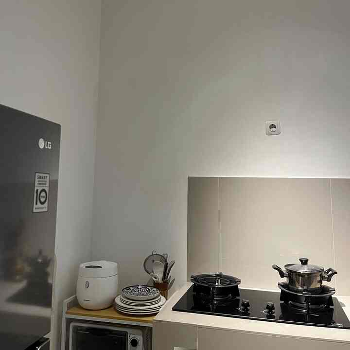 Dapur Mungil tanpa Kitchen set. Jadi harus menata barang dengan serapi mungkin, supaya tidak sumpek #dapur #dapurmungil #dapurtanpakitchenset #Dapurtanpakabinetatas #dapursempit 