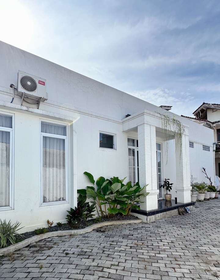 Rumah Kedua Rasa Japandi dengan Dekorasi DIY