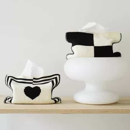 Knitted Tissue Bag / Kotak Tisu Mobil Aesthetic Love