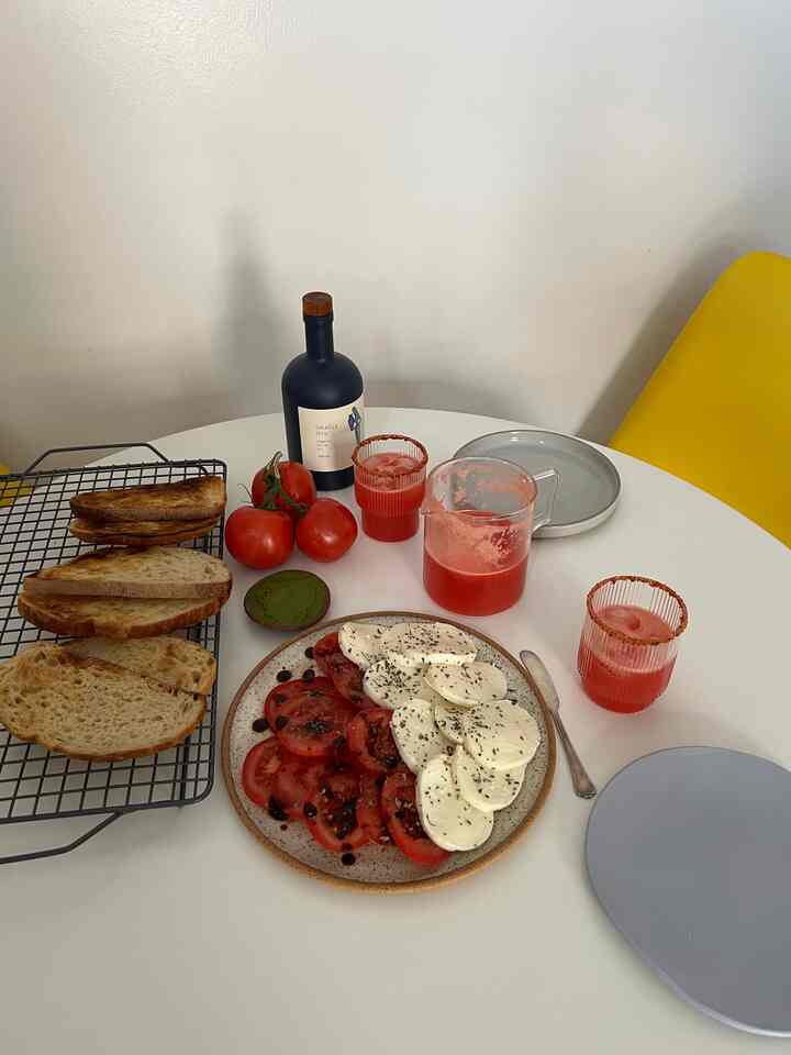 I love hosting 💁🏻‍♀️ #dining #kitchentable #diningarea #dininginspo 