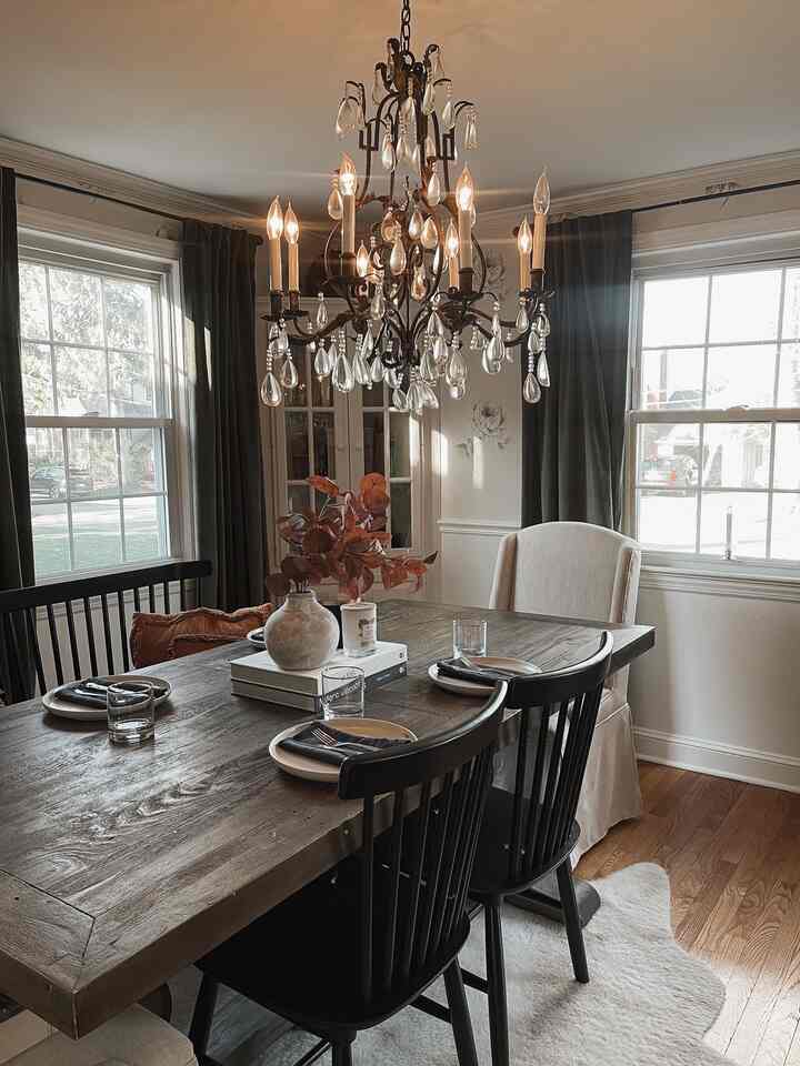 Now that the holidays are over, back to traditional non-holiday decor #diningroom #antique