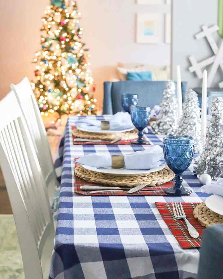 I love mixing patterns! My gingham tablecloth is perfect in the summer and it was such a fun combo with my Christmas placemats! Don’t be aftaid to mix it up! #diningroom #tablescape #bolddecor #colorfulhome