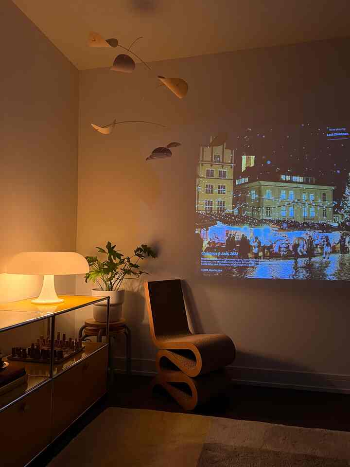 Super proud of self for taking down the tree before the new year arrives✨
#livingroom #mobile #cozy