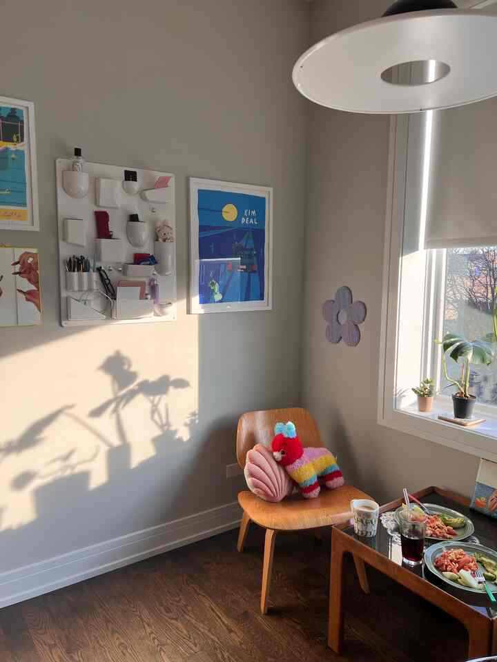 Morning light and breakfast (before the green chair addition😅✨)

#breakfastroom #officespace #interiordesign