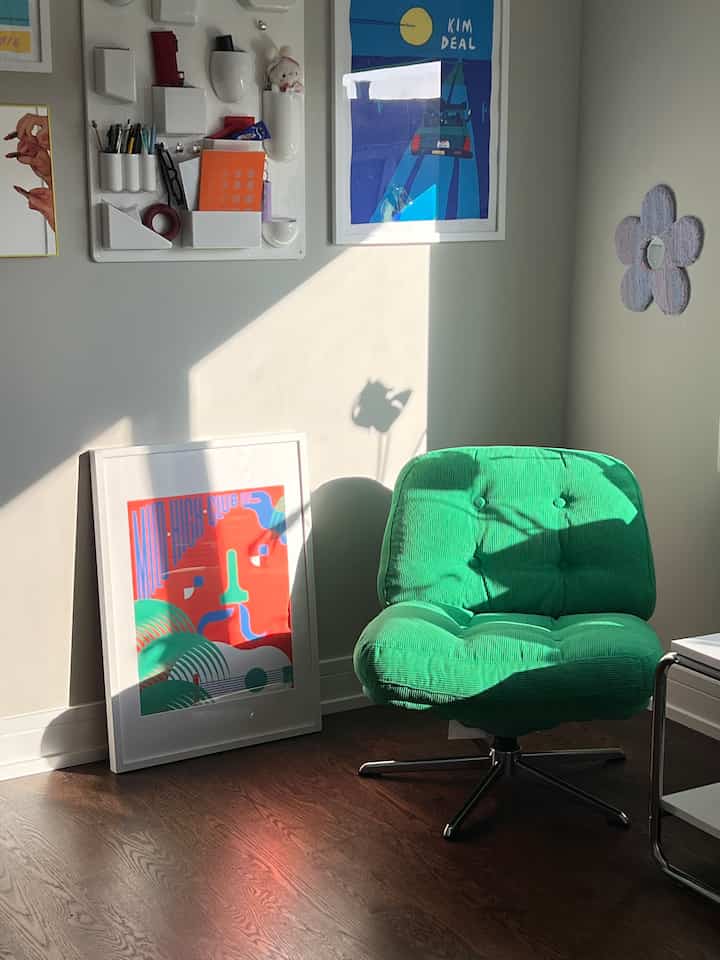 Added a poster to match the kelly green in the room💚

#ikea #breakfasttable #cozyspace