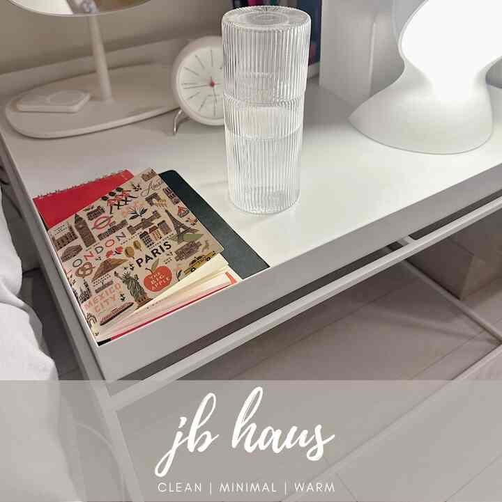 Nothing worse than having to get out of bed in the middle of a night to grab water 💧 #jbhaus #ohousetoday #nightstandview #chicago #homedecor #hay #artemide #fermliving #arnejacobsen 