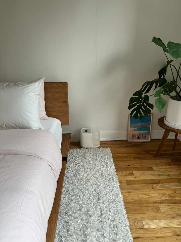 居心地の良い小さなコーナー💖
#ベッドルームインスポ #bedlinen #plants #cozy