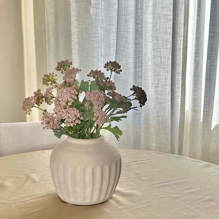 Close up of new spring decor for the dining area! #diningroom #springdecor #fauxstems 