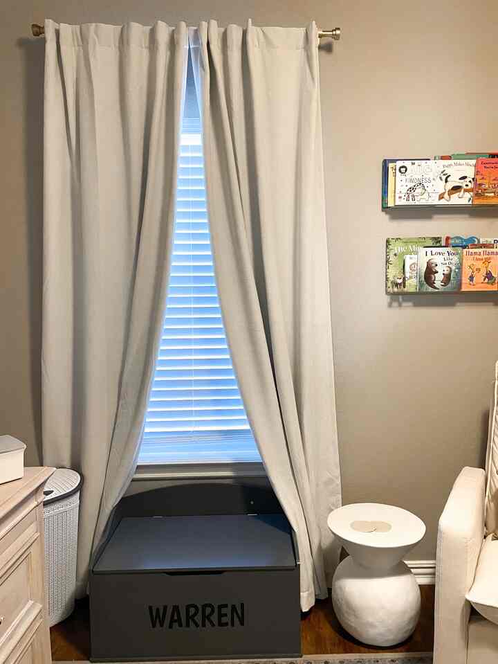 This personalized toy box is the perfect touch to this nursery! #nursery #childrendecor