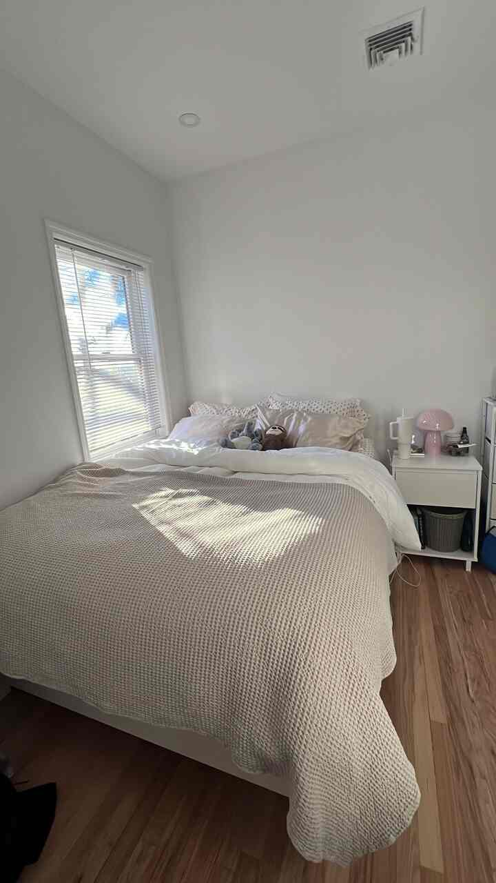 Simple, neutral bedroom #simpleinterior #neutrals
