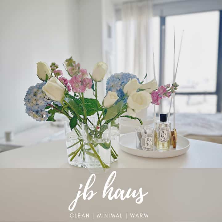 I’m a girl with many hobbies but one more thing I’d like to add to the list is flower arrangement 🌷🪻
#jbhaus #ohousetoday #chicago #diningroom #decor #flower #alvaraalto #ittala #diptyque #vitra