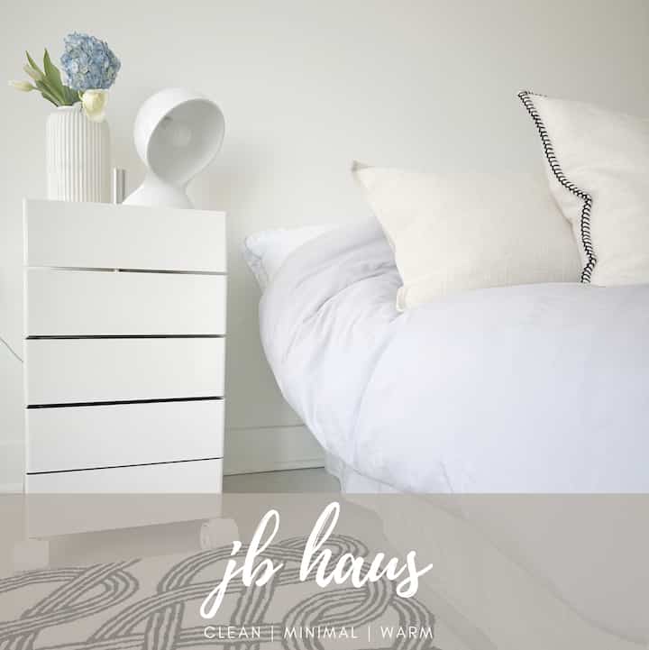 When in need of a quick swap-around’s, trolleys come in handy 🎡 Bedroom feels different but I’m not complaining 🤍
#jbhaus #ohousetoday #ikea #magis #artemide #chicago #bedroom #interior #tips