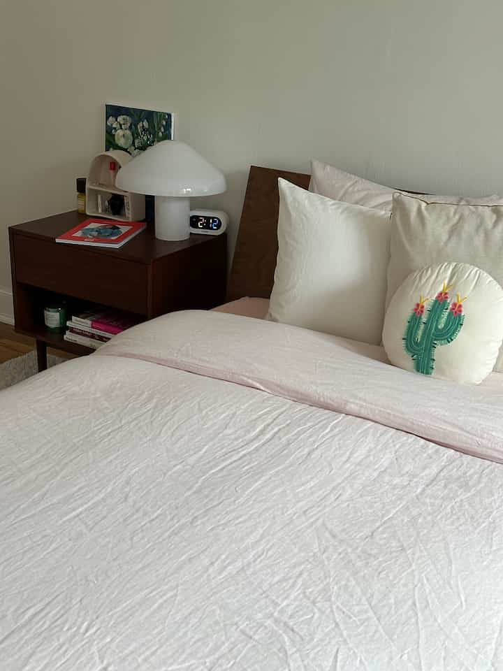 New addition to my nightstand ⏰ #bedroominterior #bedroomdecor #bed #lunchmama #mushroomlamp #lamp