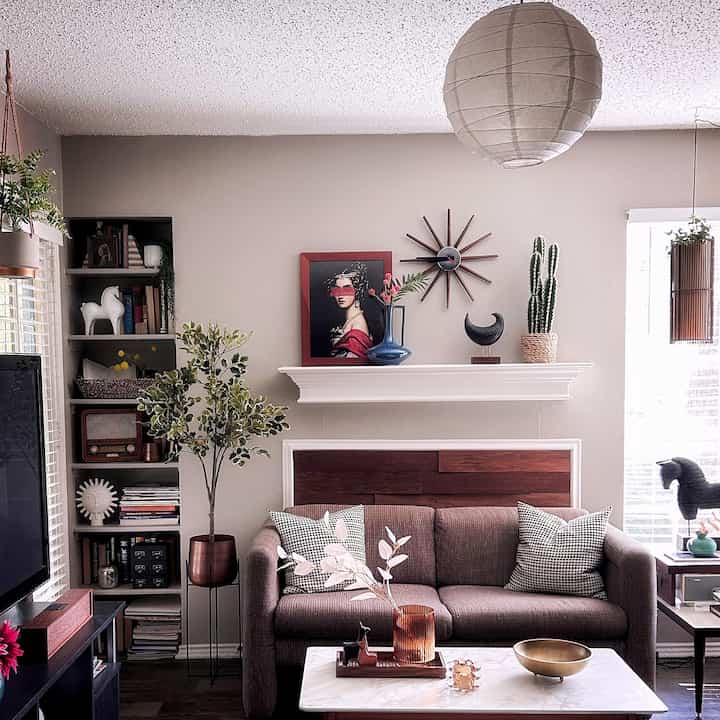 The main room of my previous apartment versus my current one. Which do you like better? #maximalist #decoration #apartmentinterior 