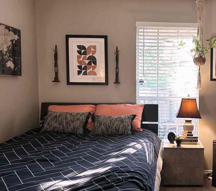 My previous bedroom versus my current one…Which do you like? #apartmentinterior #bed #bedding #bedsidetable #lamp 