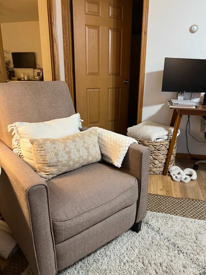 <span data-sheets-root="1" style="color: rgb(0, 0, 0); letter-spacing: normal; font-size: 10pt; font-family: Arial;">We have a recliner of our living room and it is so cozy and convenient! #smalllivingroom #apartmentdecor #budgetfriendlyfurniture</span>