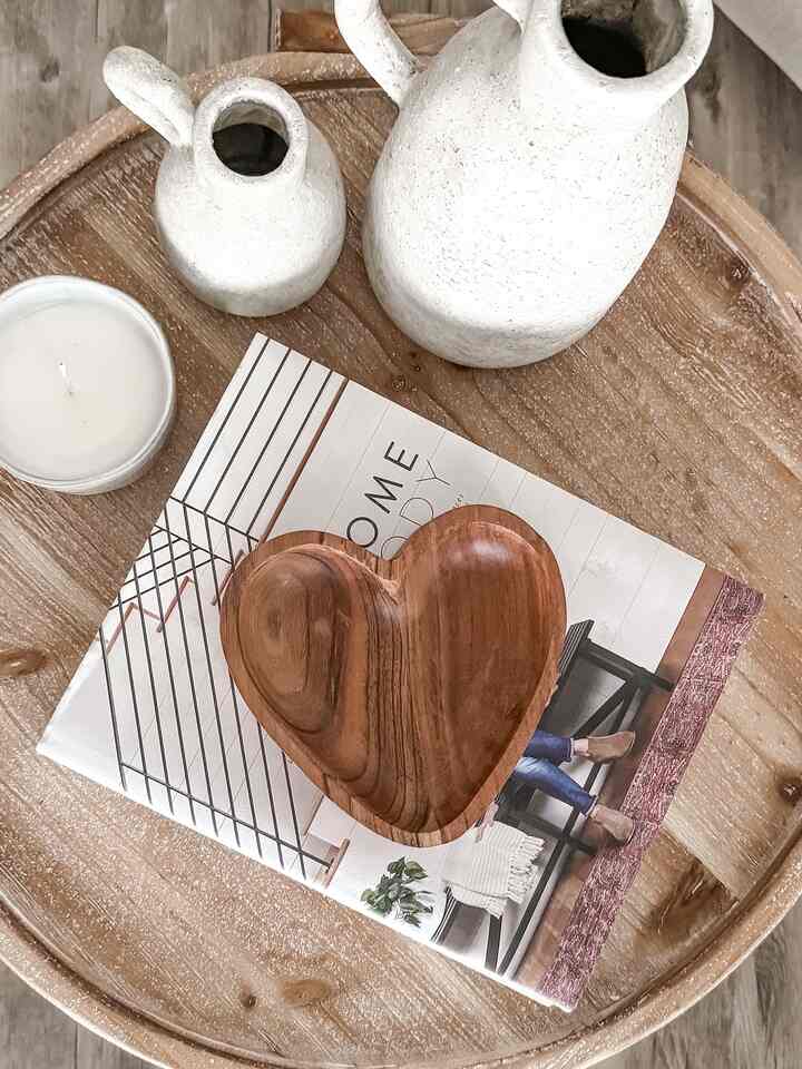 Neutrals and wood tones are my absolute favorites and a must have in our living space. #modernfarmhouse #magnolia #farmhousedecor