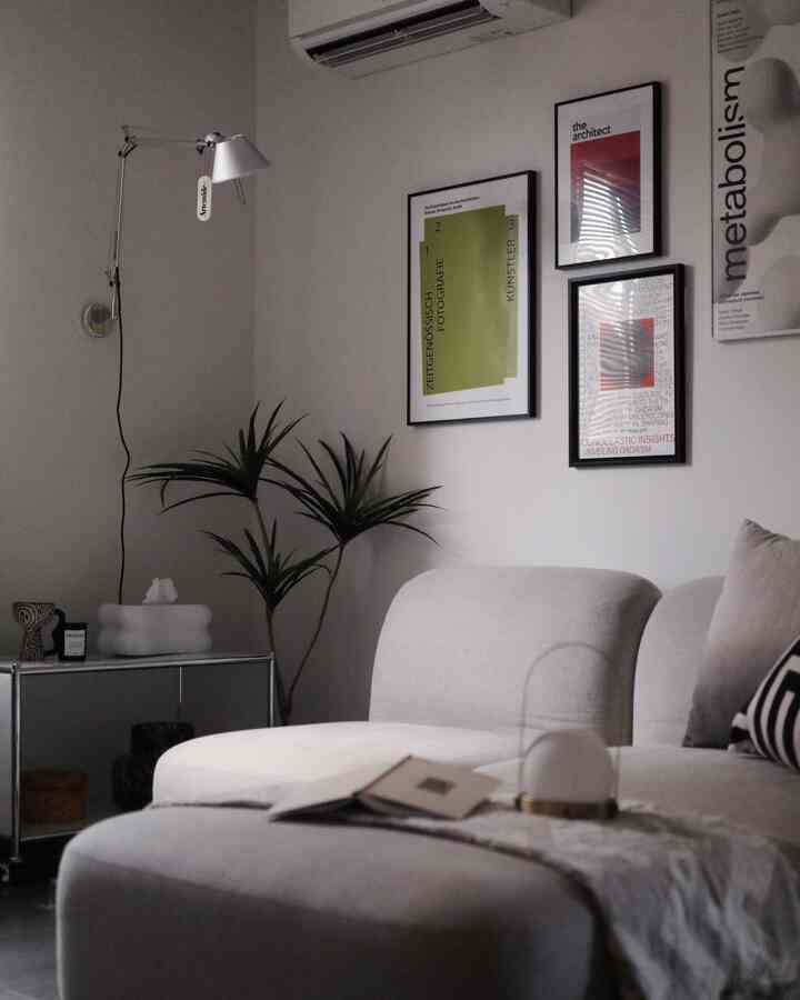 #오브제영업대회

Apakah hasrat Anda untuk bermain-main dengan keranjang belanjaan hilang begitu Anda membayar?
Tolomeo telah disimpan lebih dari setengah tahun sejak dikirimkan.

Akhirnya menemukan tempatnya selama akhir pekan. 

Tidak bisa melakukan sesuatu yang produktif
Aku tidak tahu kenapa aku begitu sibuk
Ini tidak seperti waktu berlalu dengan cepat. 
Sekarang rasanya aku tidak bisa mengejarnya meski aku mengejarnya.

Waktunya, kamu!!
Apa yang mendesak?? 

•Mereka bilang hari Senin sudah dimulai lagi
•Anda harus menyalakan kipas angin di langit-langit dan AC untuk sedikit menggerakkan tubuh.

Ada alasan mengapa Tolomeo begitu populer.
Saya menginginkannya dalam semua ukuran 

#Artemide
#Interior ruang tamu #조명인테리어 #벽조명 #집꾸미기 #톨로메오 #오늘의우리집 #거실인테리어 #포스터 #액자 #애시드로우 #패브릭소파 #블랭킷 #캐리램프 #메누 #브라타스웨덴 #오제티 #캔들 #머그 #아루느 #티슈케이스 #모듈선반 #마켓비 #조화 #조화인테리어 #단독주택 #이층집인테리어 { 26 #Interior Nordik} 