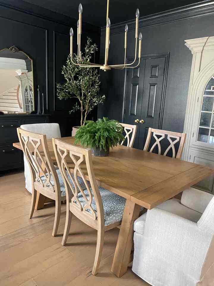 Black modern organic dining room 


#diningroom#diningchairs #tricornblack #wallmirror #dininglight 