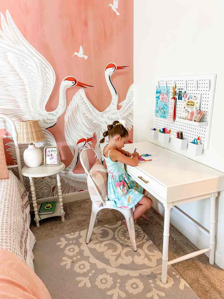 Art station for a kids’ room - peg board can be configured so many different ways!

#girlsroom #craftstation #artdesk 