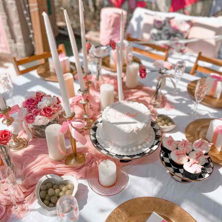 Tablescape ideas #birthdayparty #bridalshower #tablesetting 
