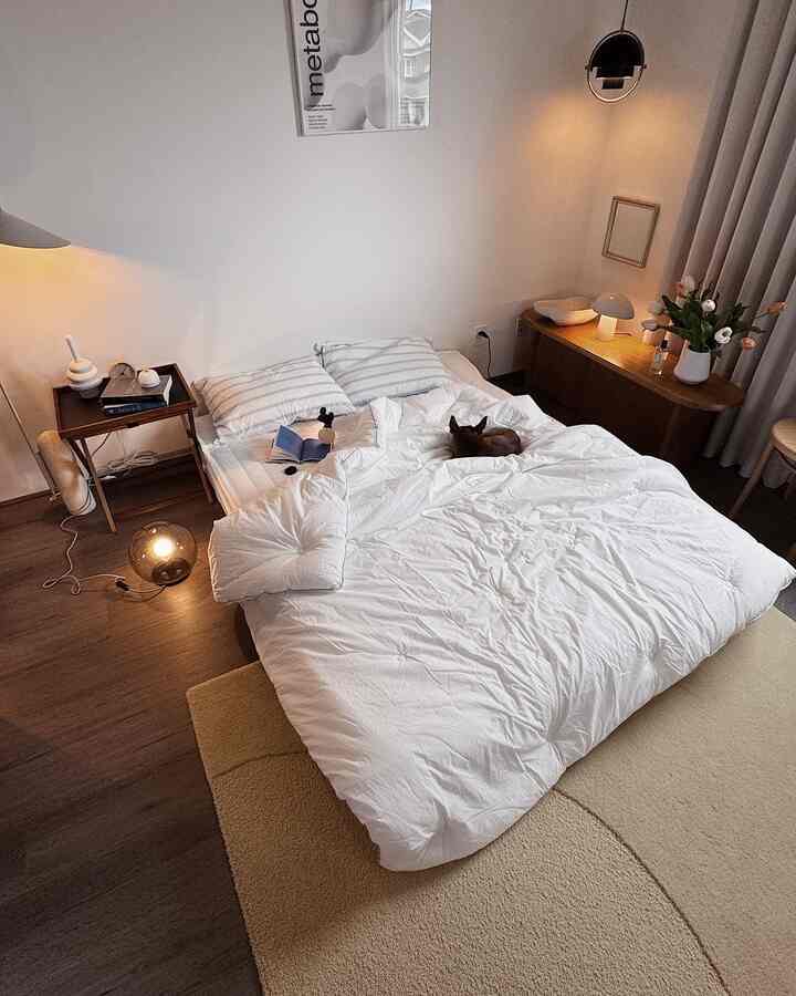 Gentle lighting in cozy bedroom 🤎


#bedroom #bedroominterior #bedroominterior #homedecor #homestyling #rug #lightinginterior #lighting #flower #vintagemirror #bench #framedposter #Nordicinterior #Mid-CenturyModern 