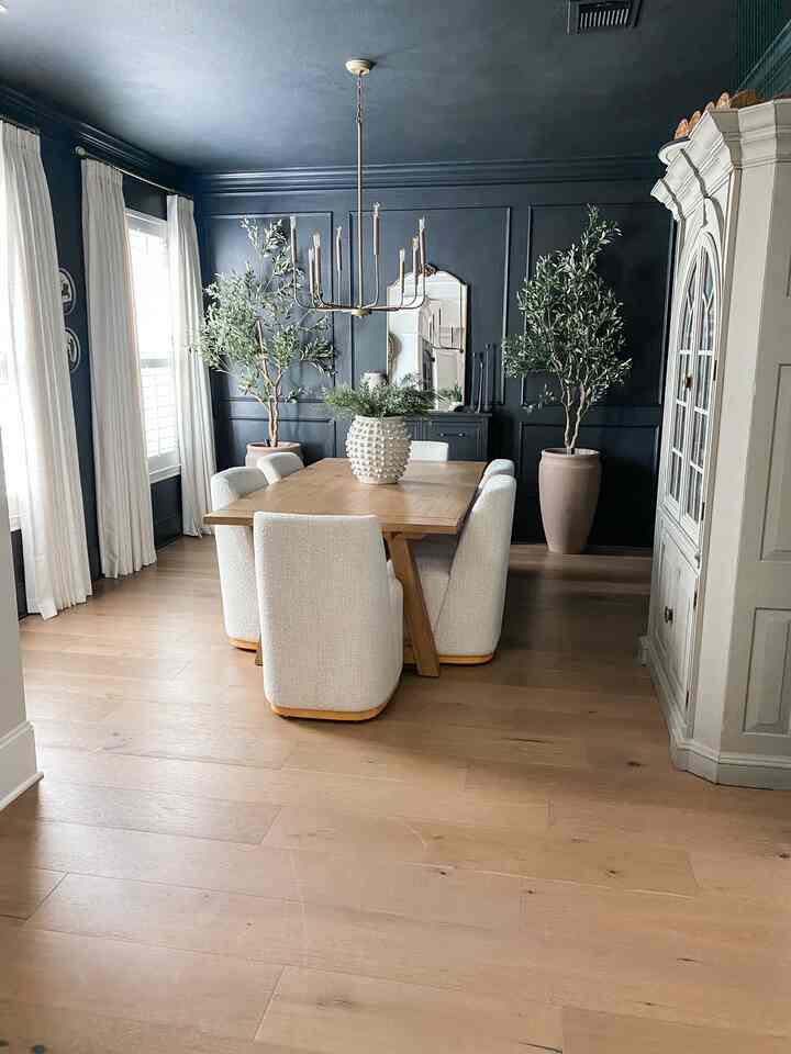 Black dining room with white accents. #diningroom #tricornblack #modernorganicdiningroom #diningchairs 