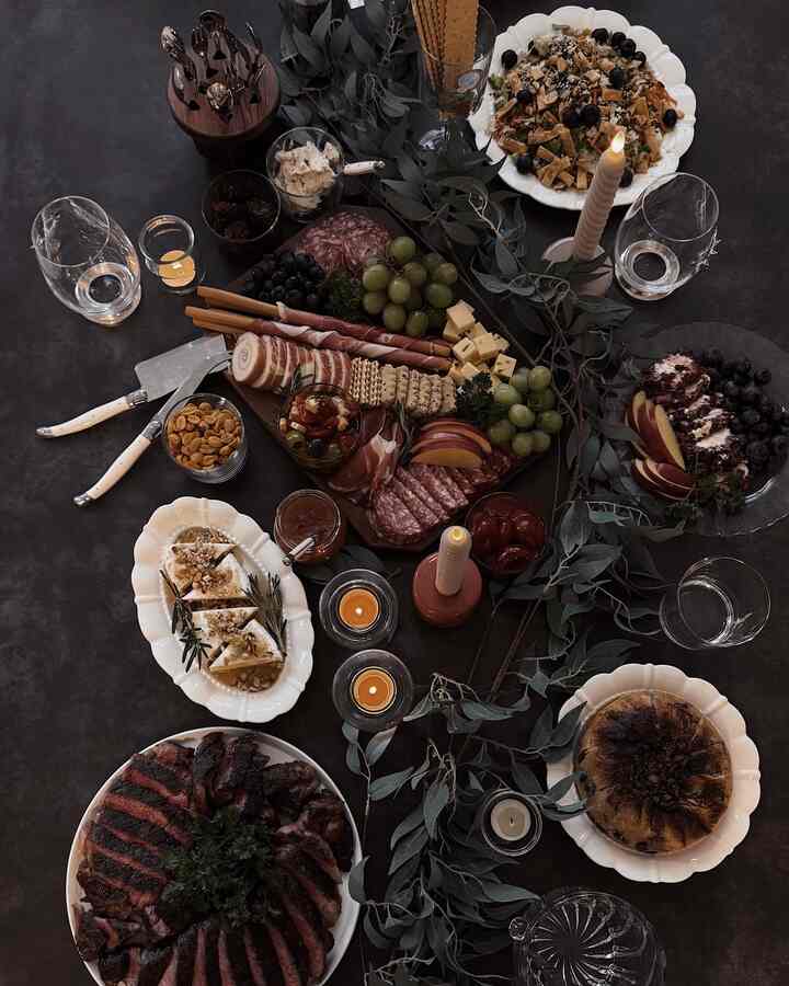 Cheese platter 🧀


#homeparty #hompartyplate #cheeseplatter #tablesetting #tabledecor #candle #plate #candleholder #laquiole #cheeseknife 