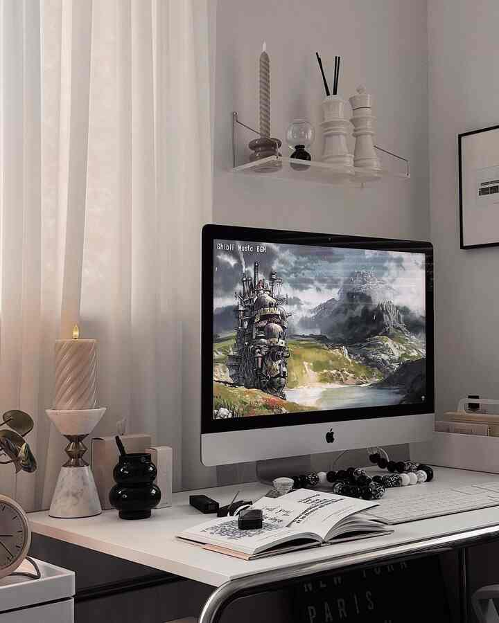Stasiun kerja 📝

#kantorrumahan #homeofficeinterior #desk #deskterrier #deskinterior #desksetup #imac #diffuser #candleholder #ledcandle #shelf #toolbox&nbsp;