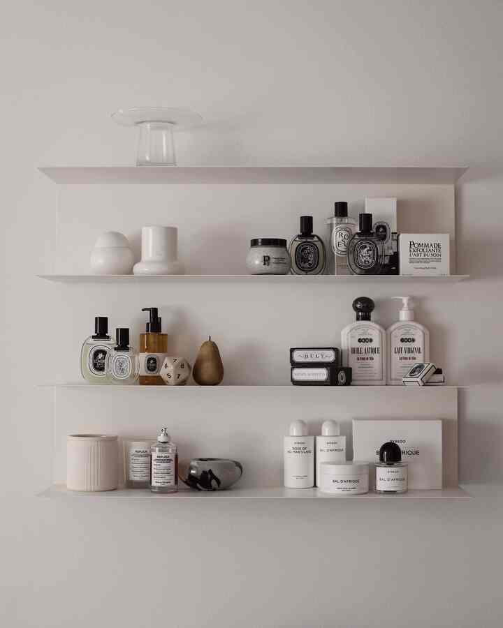 My fragrance shelves 🤍


#shelf #shelfinterior #shelfdecoration #shelfie #candle #fragrance #perfume #soap #buly #diptyque #byredo #replica #marblefruit #ikea #ikeashelf #interiorprops 