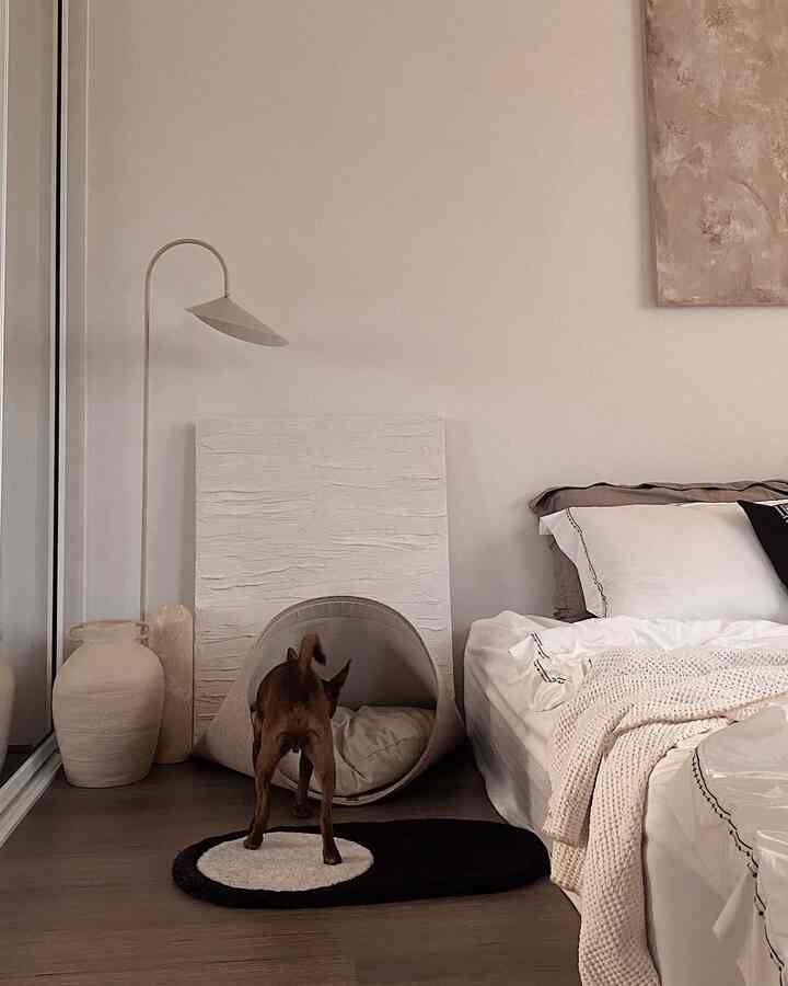 Neutral tone bedroom styling 🤎

#bedroom #bedroominterior #bedroomdecor #lamp #vase #pointrug #rug #bedding #dog #doghouse #frame #frameinterior 
