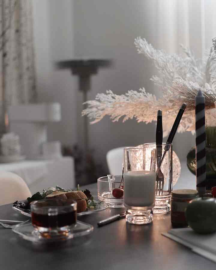 Sparkling glassware 🥃

#glassware #glasscup #glassplate #candle #lighting #coffeemachine #diningtable #diningtableinterior #diningroom #diningroominterior 