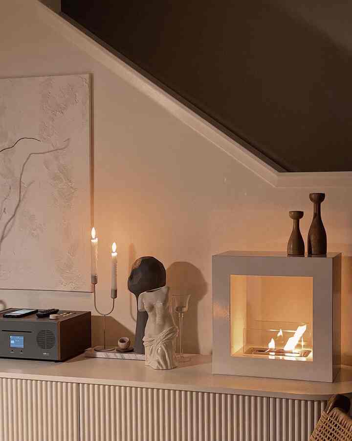 A cozy livingroom at night with a small fireplace 🔥

#livingroom #livingroominterior #livingroomdecoration #fireplace #interiorprops #candleholder #cabinet #sculpture #vase #frame #frameinterior #canvasframe 