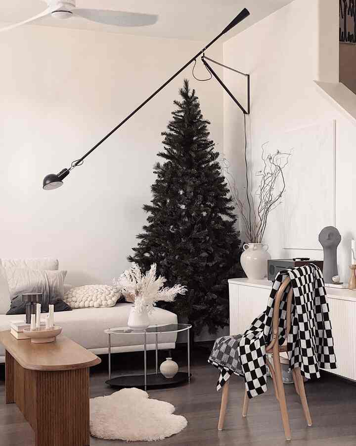 Minimalist Christmas decoration in neutral tones.


#christmas #Christmasprops #christmastree #christmasdeco #christmasdecoration #livingroom #livingroominterior #livingroomtable #livingroomdecoration #tonechair #blanket #cushion #vase #lighting #candle 