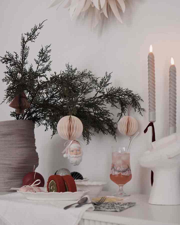 Christmas day brunch time 🍹


#Christmasprops #christmas #christmasdeco #cake #ornament #glasscup #sculpture #candleholder #candle 