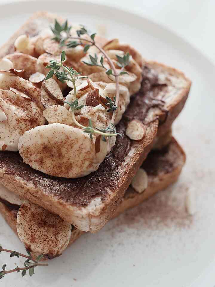 When I’m craving somthing sweet, I sometimes make an open sandwich.

#toast #opentoast #bananasandwich #sandwich #kitchen #brunch #brunchtime #homecafe #1616aritajapan #herb 